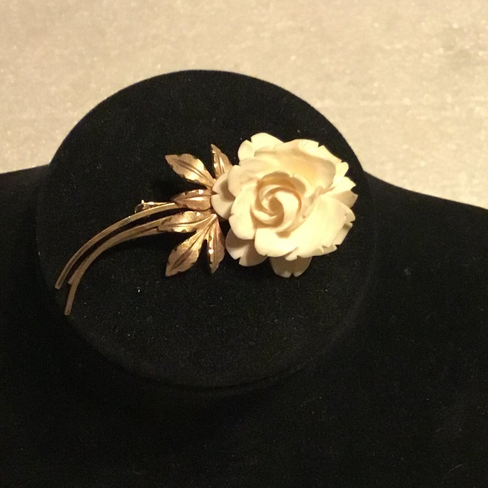 Vintage A&Z 1/20 12k gold-filled rose brooch